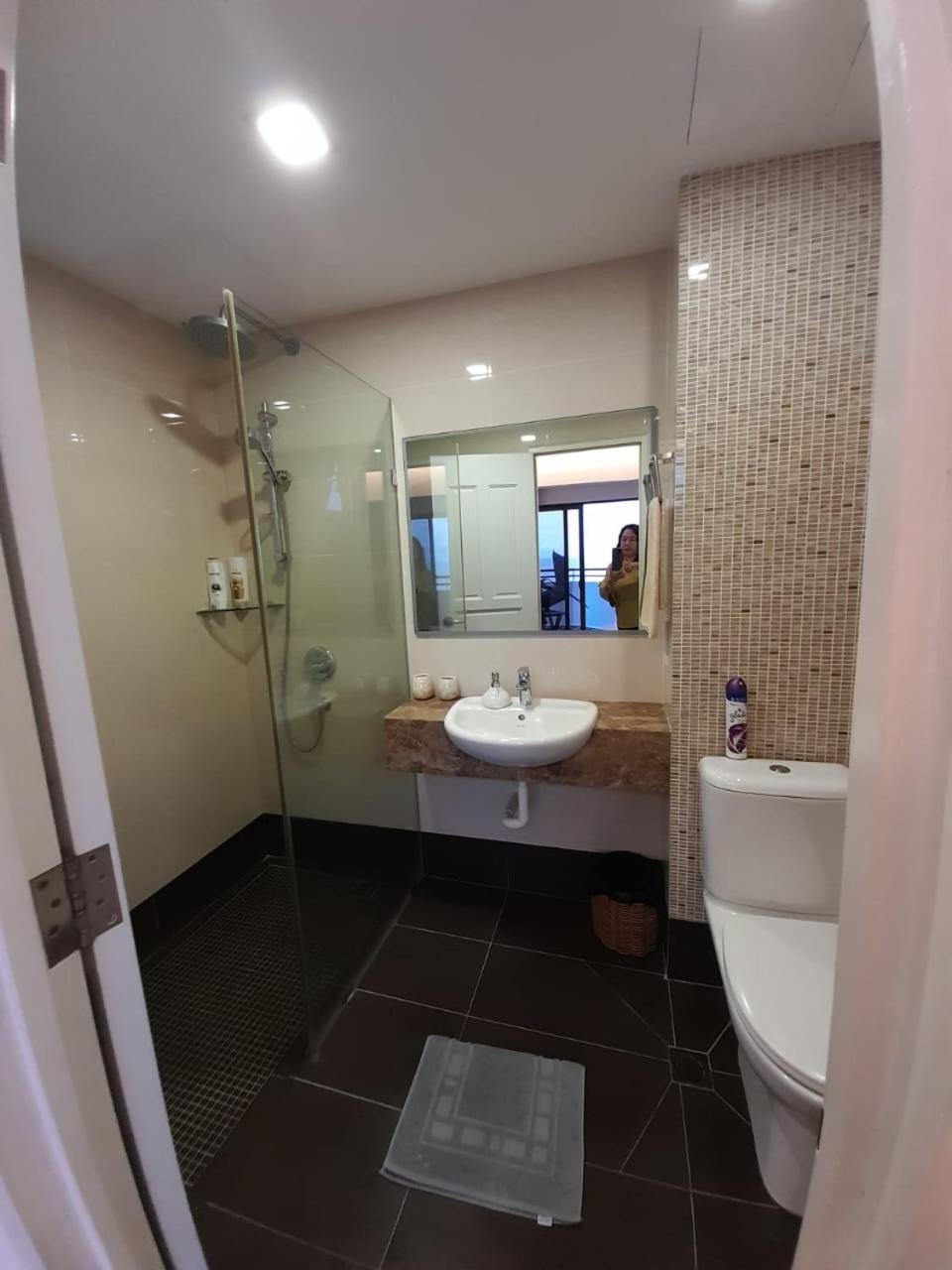 Susie'S Resort Seaview Suites At Sri Sayang Batu Feringgi Exterior foto