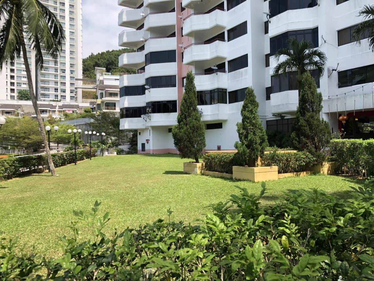 Susie'S Resort Seaview Suites At Sri Sayang Batu Feringgi Exterior foto